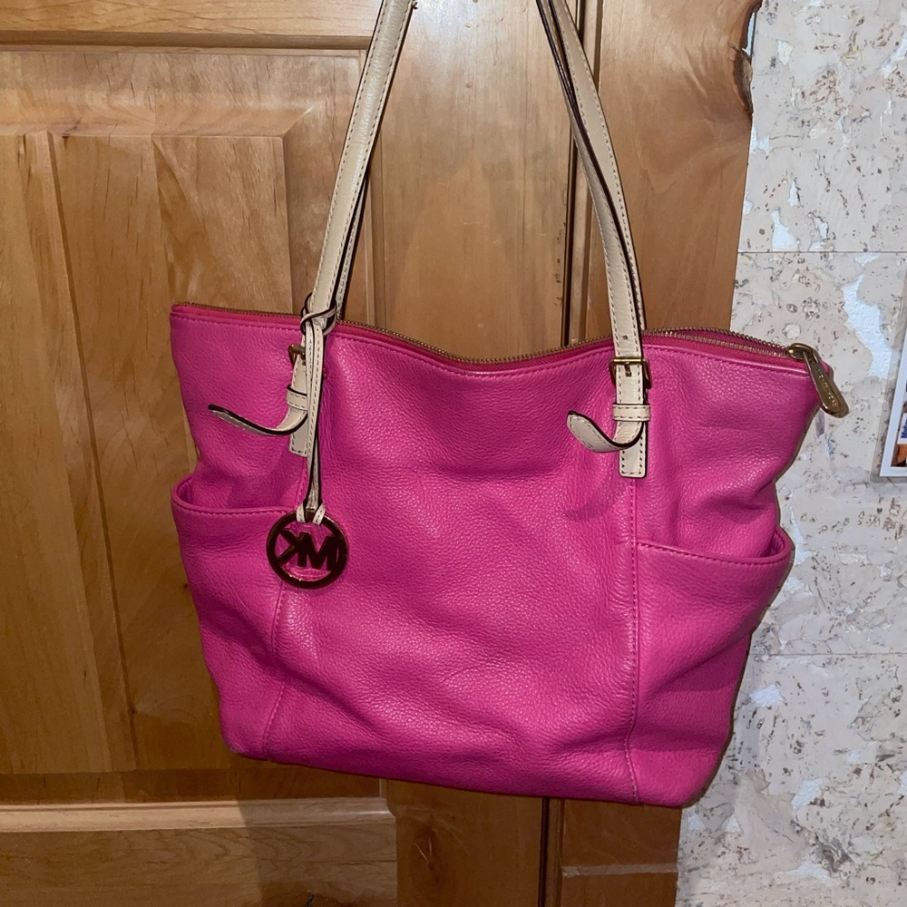 BRIGHT PINK MICHAEL KORS PURSE